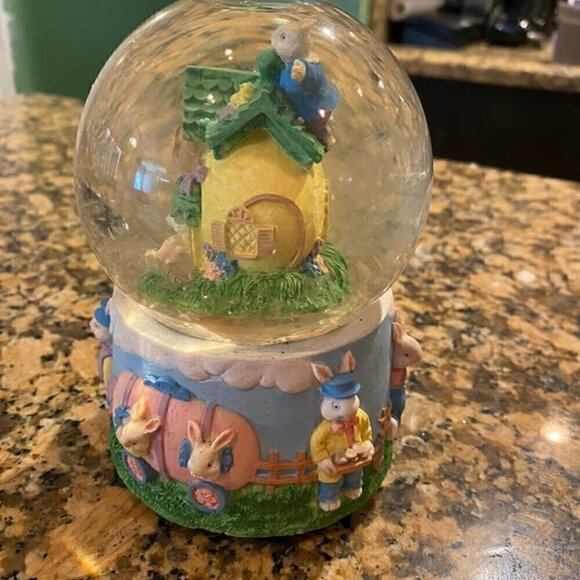Bunny snow globe - Picture 3 of 4